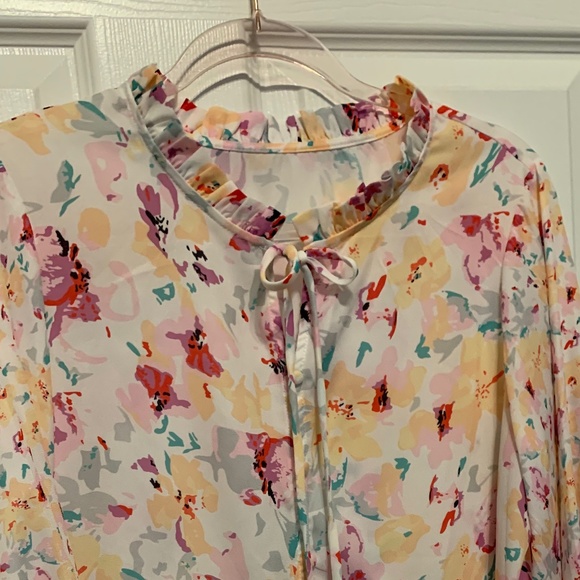 Dressy floral blouse - Picture 2 of 2